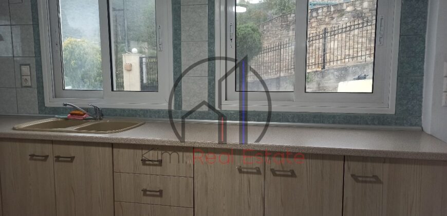 Ενορία-Ενοικιάζεται Δυάρι με αυλή και γκαράζ