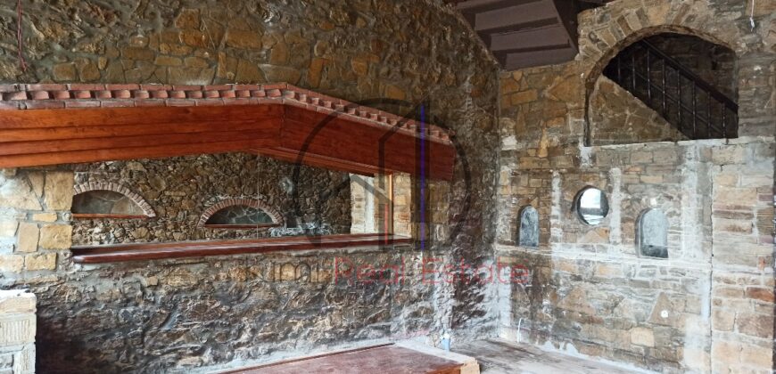 Κύμη-Ενοικιάζεται επαγγελματικός χώρος 153,3 τ.μ.