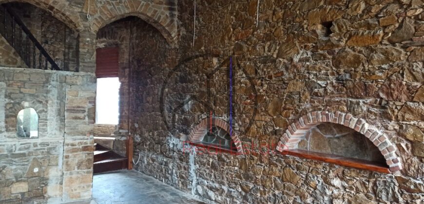 Κύμη-Ενοικιάζεται επαγγελματικός χώρος 153,3 τ.μ.