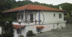 Κύμη-Πωλείται Διώροφη οικία σε οικόπεδο 9.000 τ.μ.