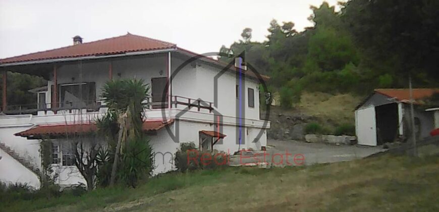 Κύμη-Πωλείται Διώροφη οικία σε οικόπεδο 9.000 τ.μ.