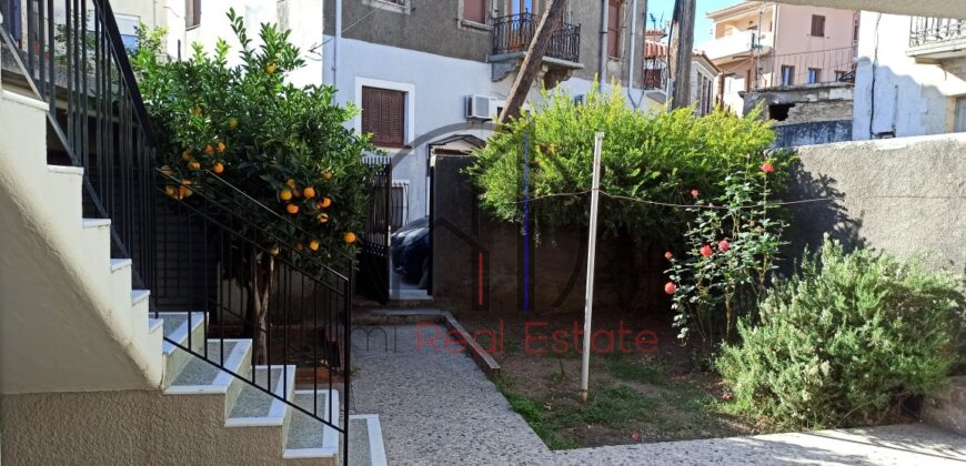 Ενοικιάζεται διώροφη μονοκατοικια 120τ.μ.