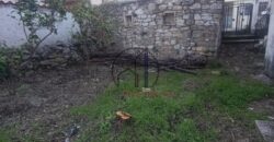 Κύμη-Πωλείται οικόπεδο εντός σχεδίου πόλεως 292,66 τ.μ. με παλαιά κατοικία 102 τ.μ.