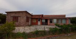 Παραλία Κύμης-Πωλείται οικόπεδο 5.686 τ.μ. και οικία 140 τ.μ. με μαγευτική θέα στο Αιγαίο.