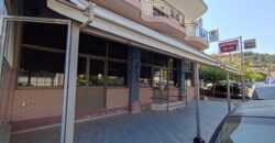 Κύμη – Ενοικιάζεται επαγγελματικός χώρος 150 τ.μ., σε κεντρικό δρόμο με άμεση πρόσβαση και μεγάλη προβολή.