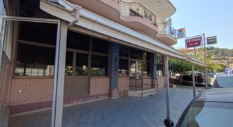 Κύμη – Ενοικιάζεται επαγγελματικός χώρος 150 τ.μ., σε κεντρικό δρόμο με άμεση πρόσβαση και μεγάλη προβολή.