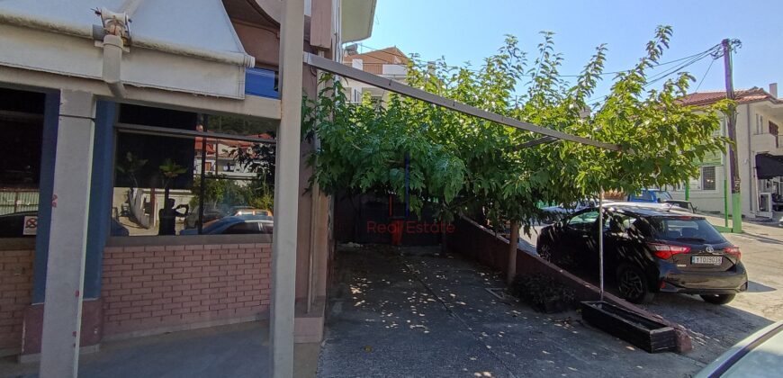 Κύμη – Ενοικιάζεται επαγγελματικός χώρος 150 τ.μ., σε κεντρικό δρόμο με άμεση πρόσβαση και μεγάλη προβολή.